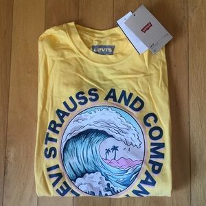 NWT Levi’s Yellow Graphic T Shirt
